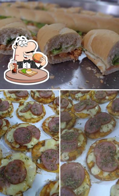 Experimente um hambúrguer no Happy Salgados