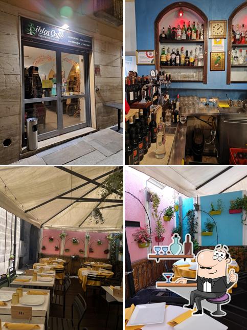 Gli interni di Biblos Caffè