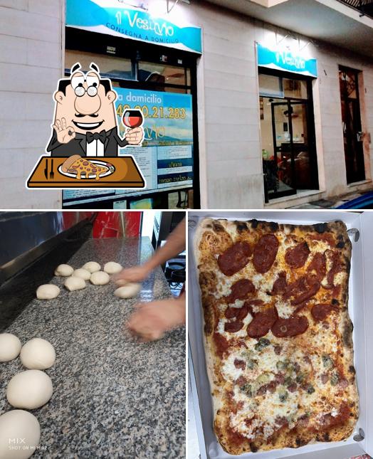 A Pizzeria Il Vesuvio, puoi prenderti una bella pizza