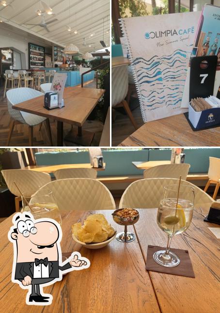 La immagine di interni e cibo da Olimpia Cafè