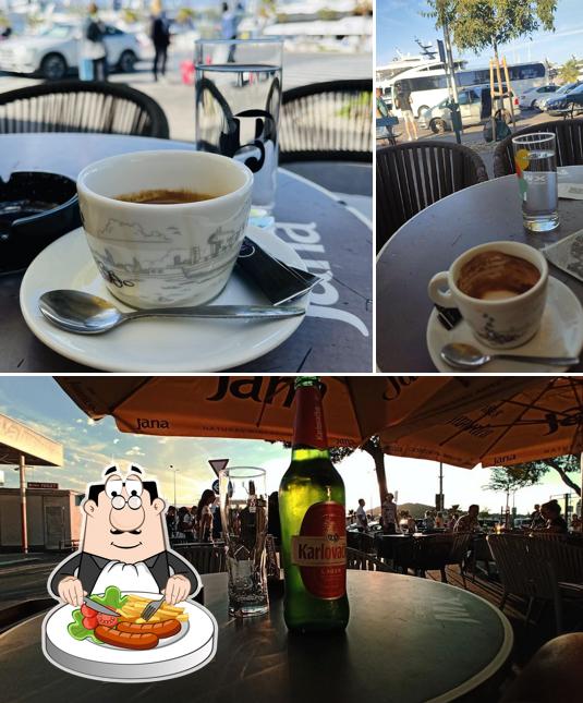 Tra le diverse cose da Caffe Bar MX si possono trovare la cibo e bevanda