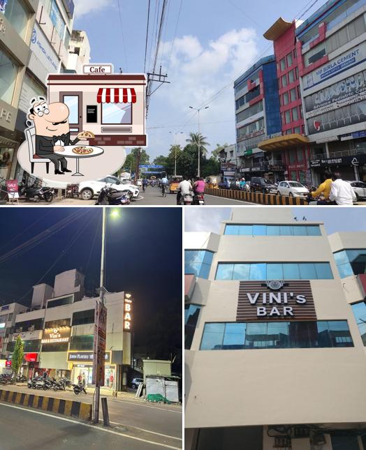 The exterior of Vini's Bar