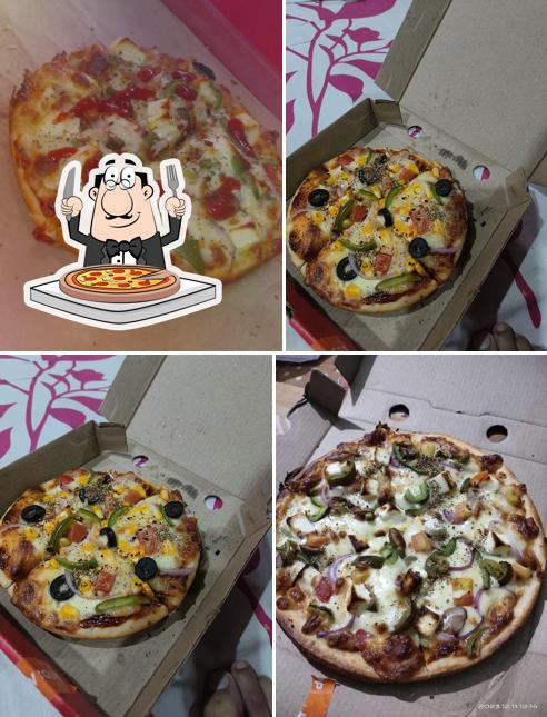 Pick pizza at Mozzarella 2.0