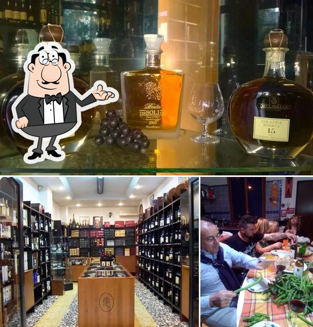 Enoteca Carotenuto si caratterizza per la interni e vino