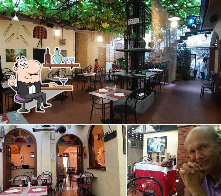 Siediti a un tavolo di Taverna del Pappagallo Ristorante e Pizzeria