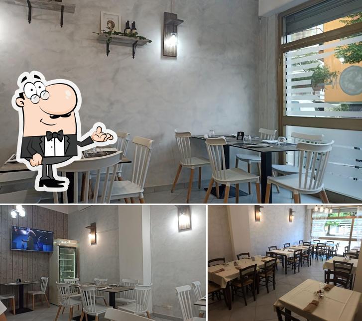 Dai un'occhiata agli interni di Bacon's Pizza