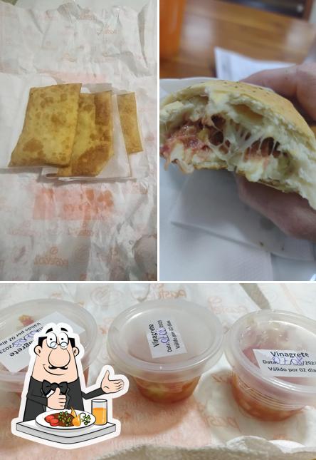 Entre diferentes coisas, comida e bebida podem ser encontrados no Pastelão 2