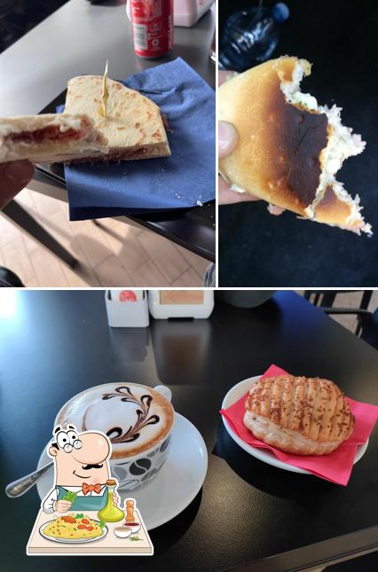 La foto di cibo e interni da Royal Sound Cafè