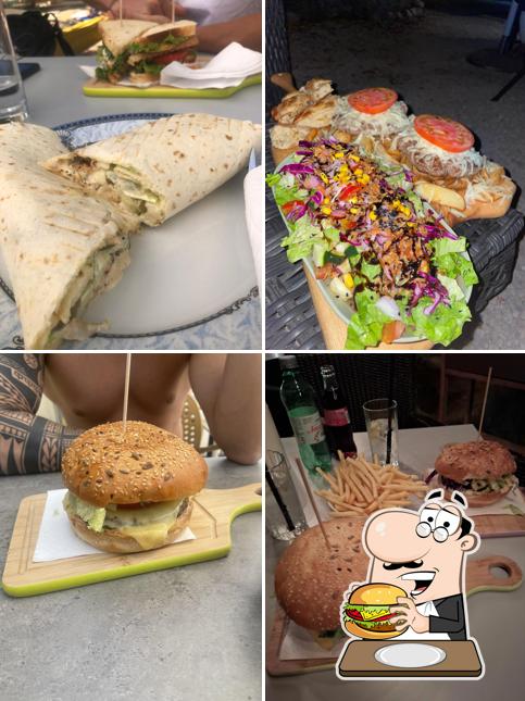 Ordina un hamburger a Fjaka
