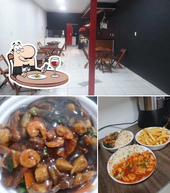 Esta é a foto mostrando comida e interior no Sombra sushi bar