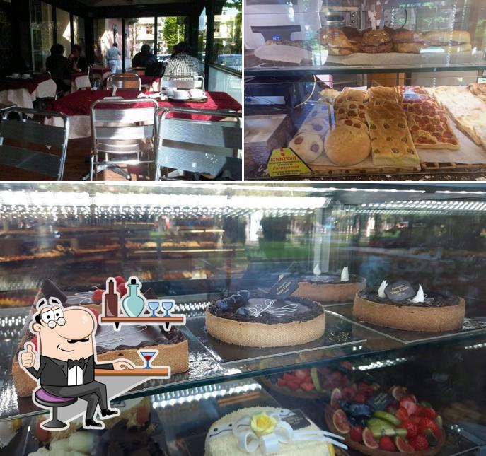 Siediti a un tavolo di Vago