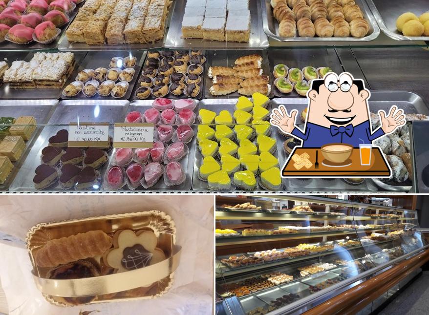 Platti al Bar Pasticceria Ciro