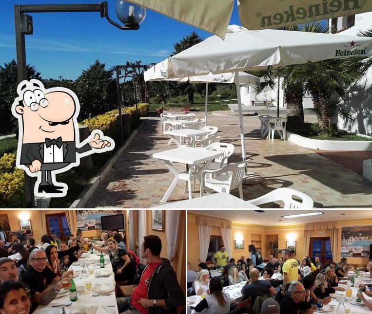 Siediti a un tavolo di Ristorante Casablanca