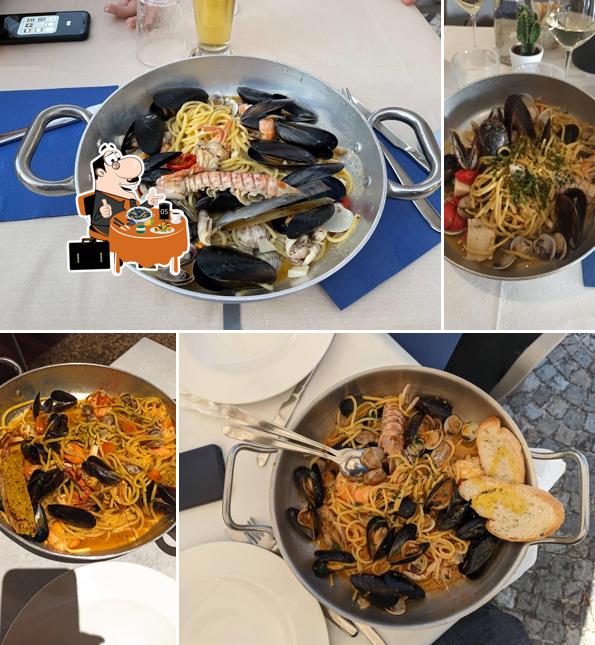 Cozze al Ristorante Borgo Marinaro. Porto Recanati