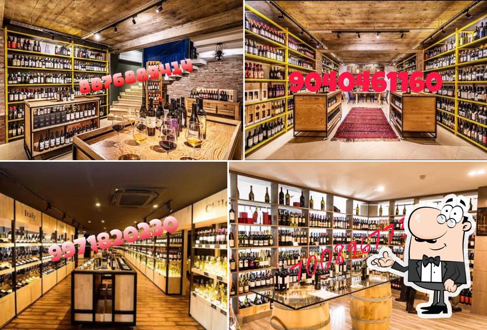 The interior of Apsbcl WINE SHOP
