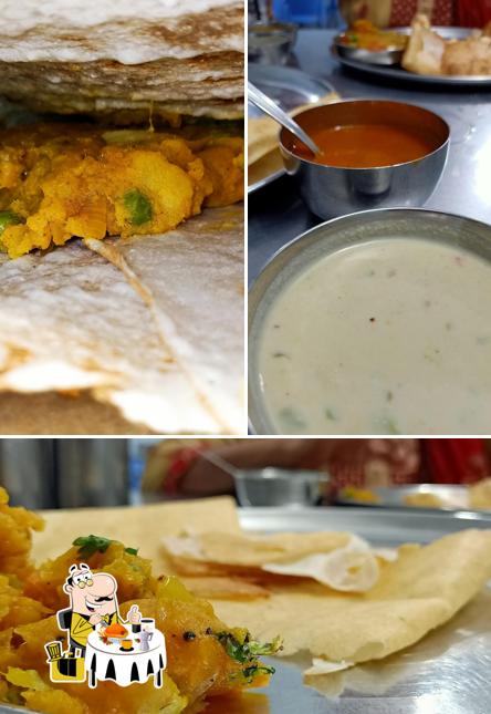 Food at Poonam Dhosa