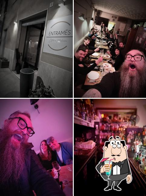 La bevanda e interni del ristorante