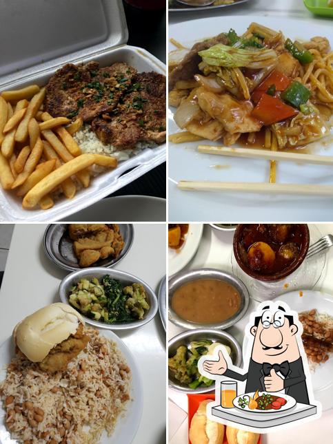 Comida em Restaurante Sato