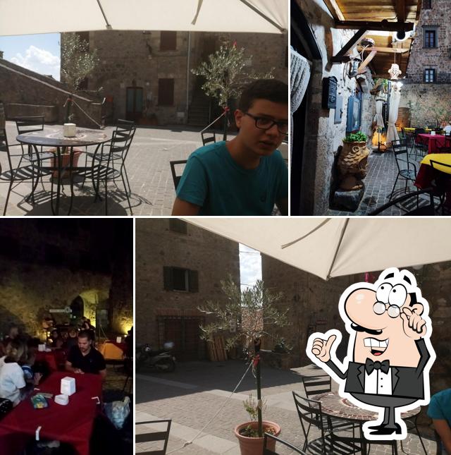 Siediti a un tavolo di Romano's RistoPub Bar Birreria pizzeria