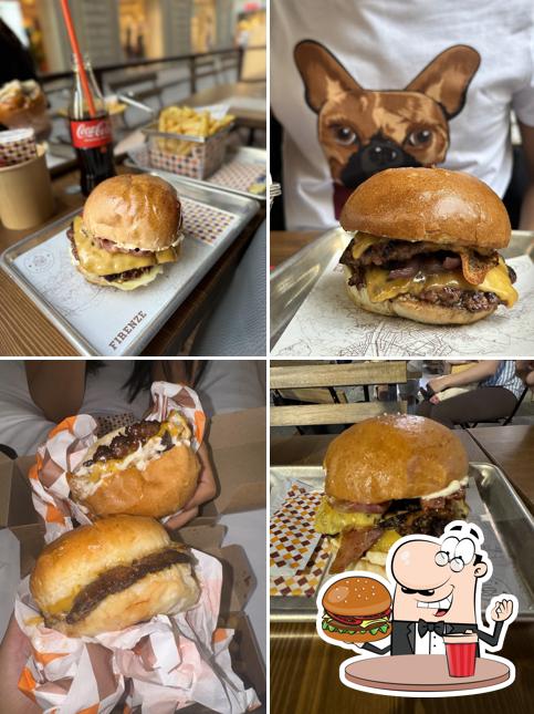 Prova un hamburger a Mando Burger