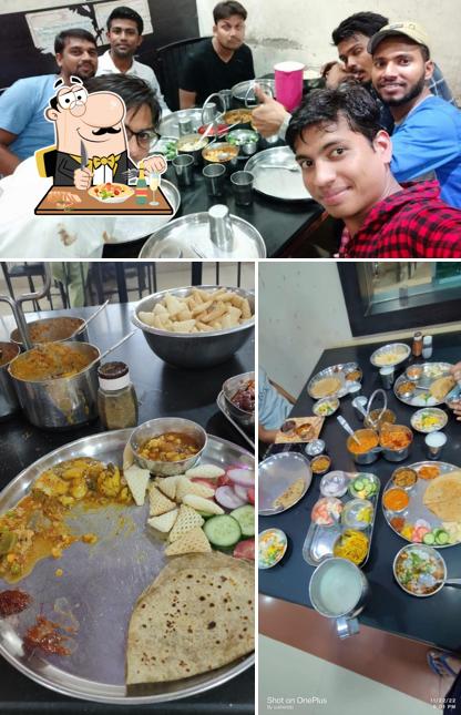 Meals at 4 WAY HOTEL