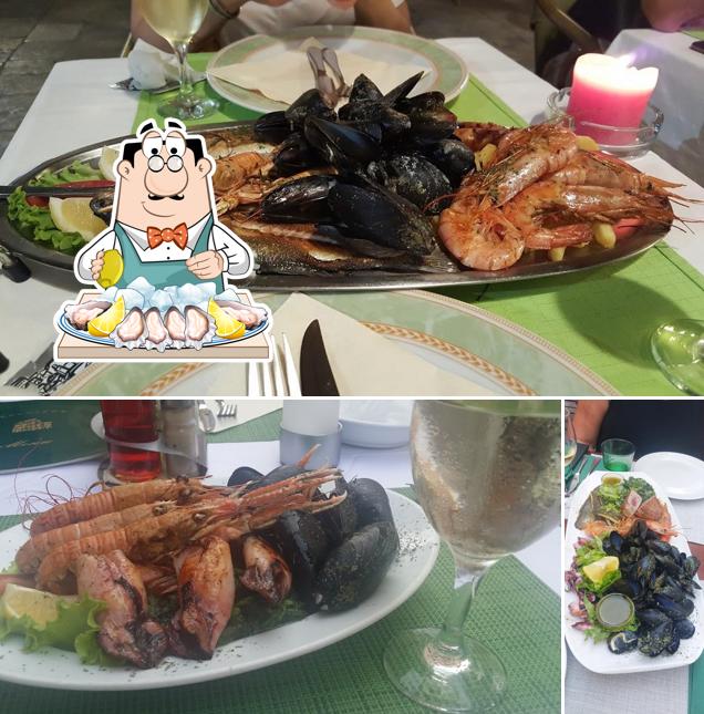 Ordina tra i molti prodotti di cucina di mare offerti a Konoba Koloseum