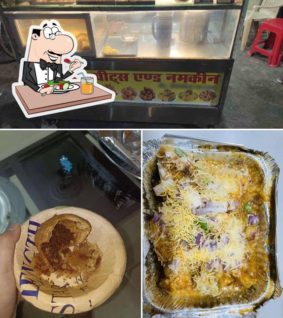The image of food and interior at Jalaram Sweets And Namkeen
