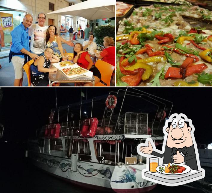La foto della cibo e tavolo da pranzo di PizzaMetro Rosticceria