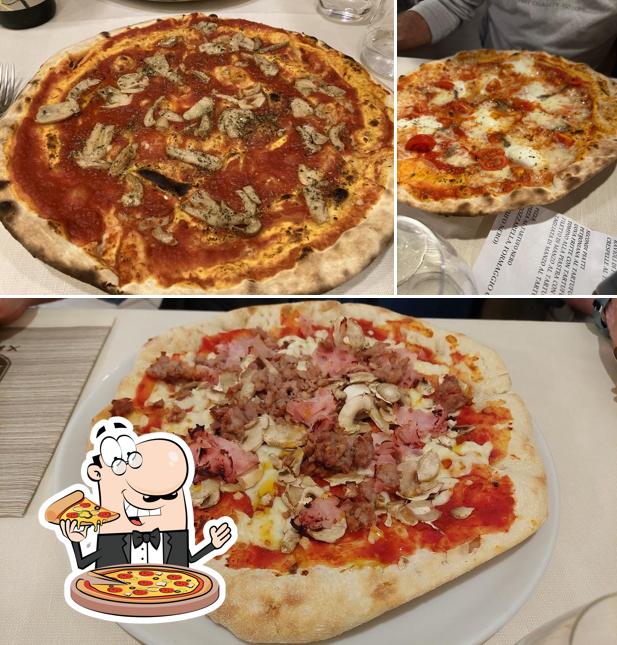 Prenditi una pizza a Ristorante Bazzani, Abergo Sirena