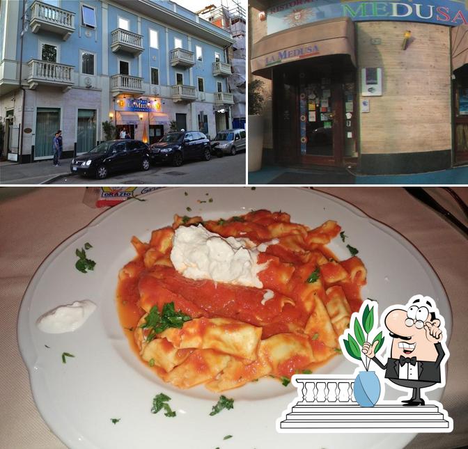 Tra le diverse cose da La Medusa si possono trovare la esterno e cibo