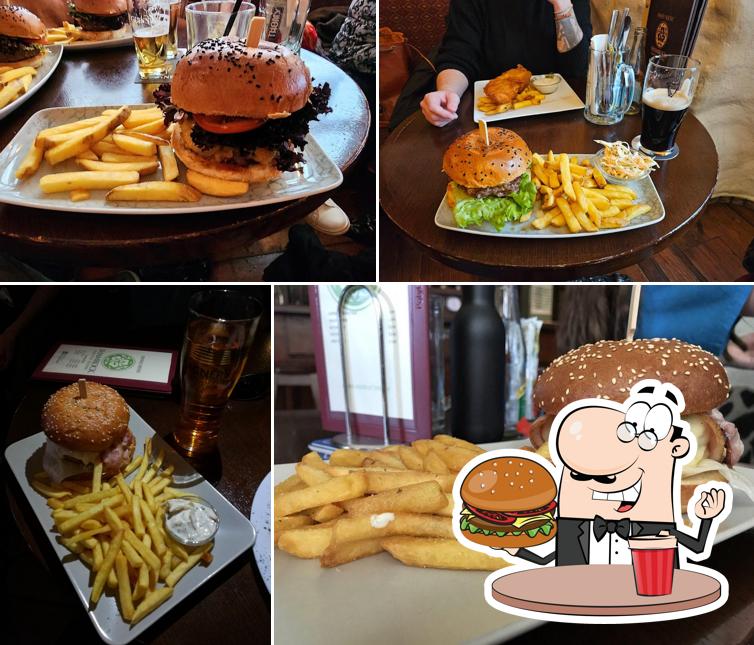 Prova un hamburger a Shamrock Irish Pub