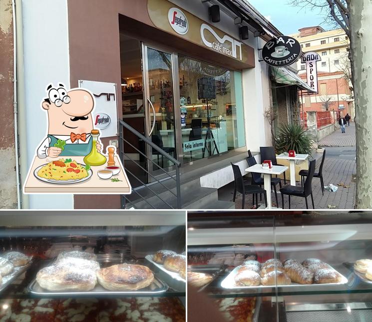 La foto della cibo e interni di Enoteca Wine Bar Cafè Maxis