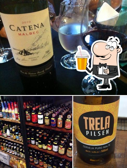 Desfrute de um drinque no Enoteca Doc