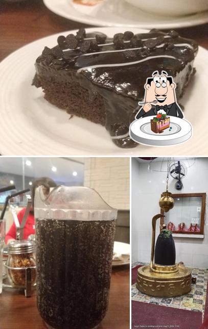 Chocolate cake at Pizza Hut Pavilion Mall, Ludhiana