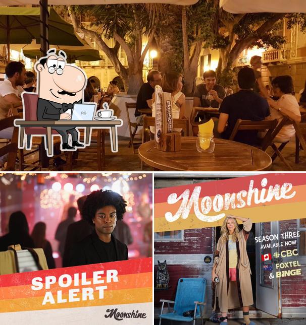 Dai un'occhiata agli interni di Moonshine