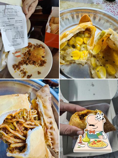 Food at Samosa Party Udyog Vihar