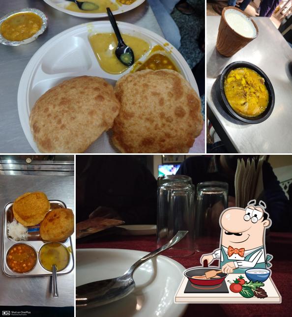 Chicken curry at Chiman kachori wale