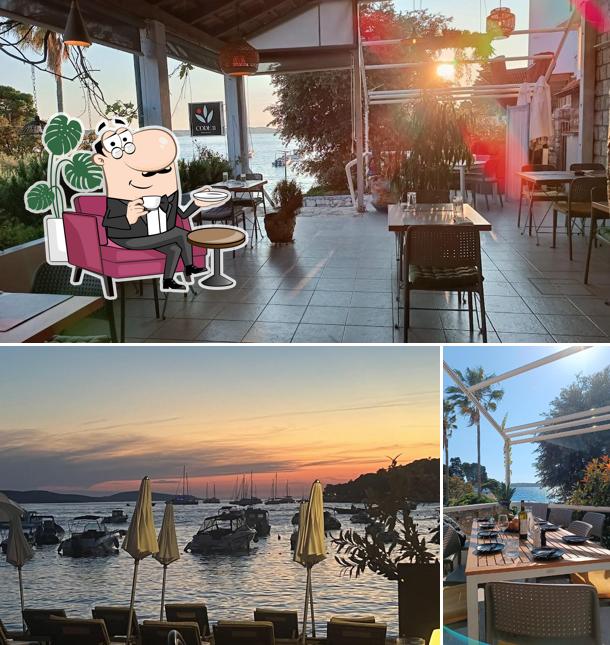 Siediti a un tavolo di Code 11