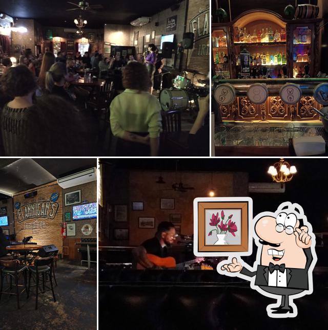 Veja imagens do interior do Flannigan's Irish Pub