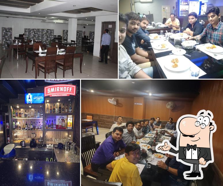 Check out how Hong Kong Restaurant & Bar (한국 식당) looks inside