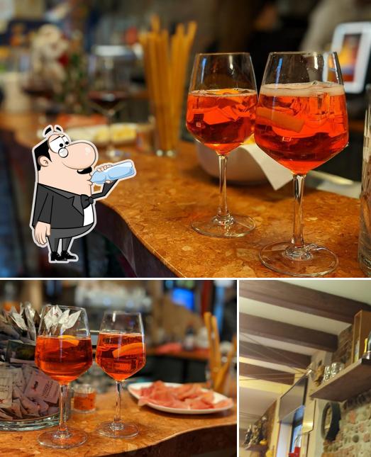 Guarda la foto che presenta la bevanda e cibo di Caffè Cavour