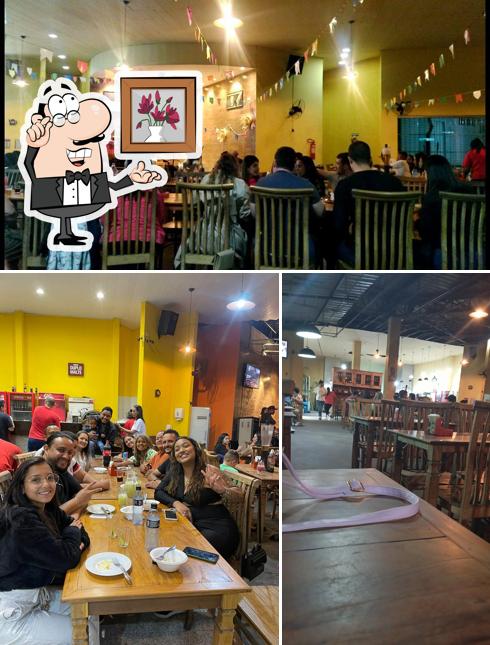 Sente em uma das mesas no Restaurante Cantina Paulista