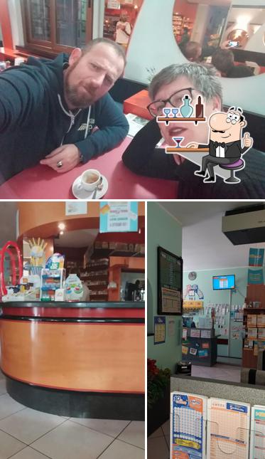 Dai un'occhiata agli interni di Bar Tino