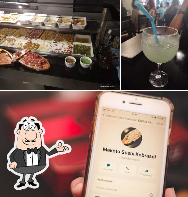 Sente em uma das mesas no Makoto Sushi Kobrasol