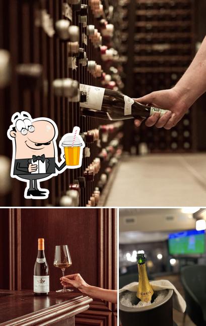 Goditi qualcosa da bere a Remedy Wine & Spirits Milano
