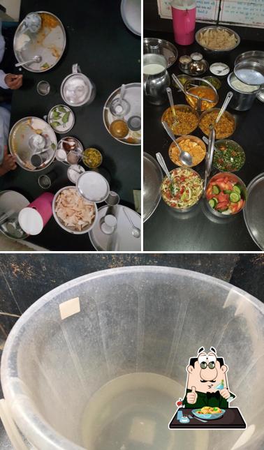 Meals at 4 WAY HOTEL