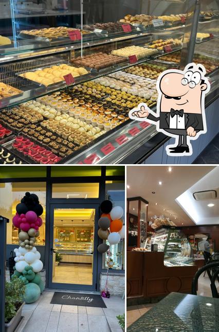 La foto di interni e cibo da Pasticceria caffetteria Chantilly