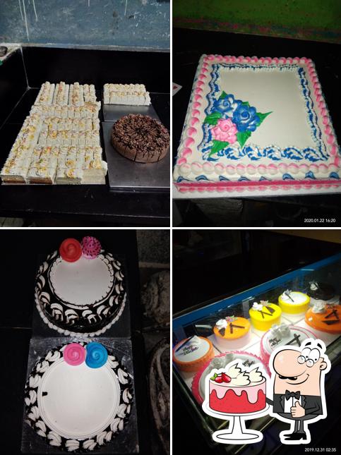 Red velvet cake at Rusayil Bakery