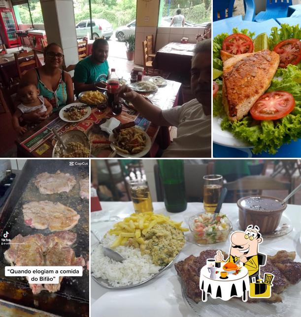 Comida em Restaurante Bifao