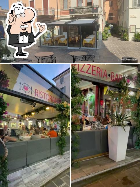 Dai un'occhiata agli interni di Caffè Città